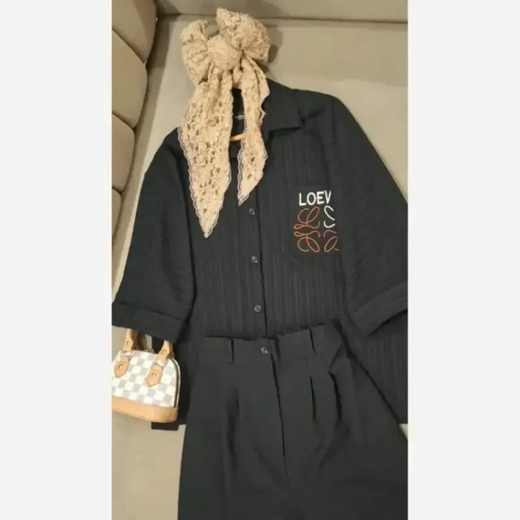 ست شومیز و شلوار لایرا سایز فری سایز 40 تا 50 درجه یک