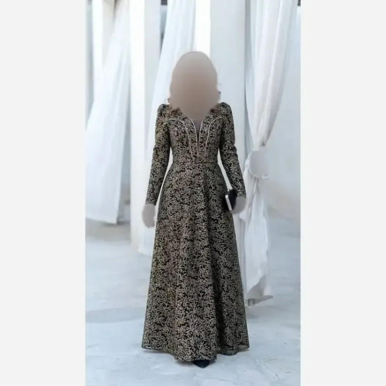 پیراهن مجلسی زنانه جنس شاین قد 150 با تور ژپون داخلی سایز بزرگ و رنگبندی