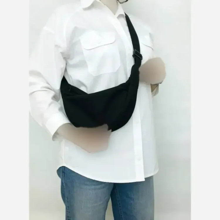 کیف کراس بادی متوسط رنگ بندی مشکی کرم قرمز شکلاتی سایز 30 در 16
